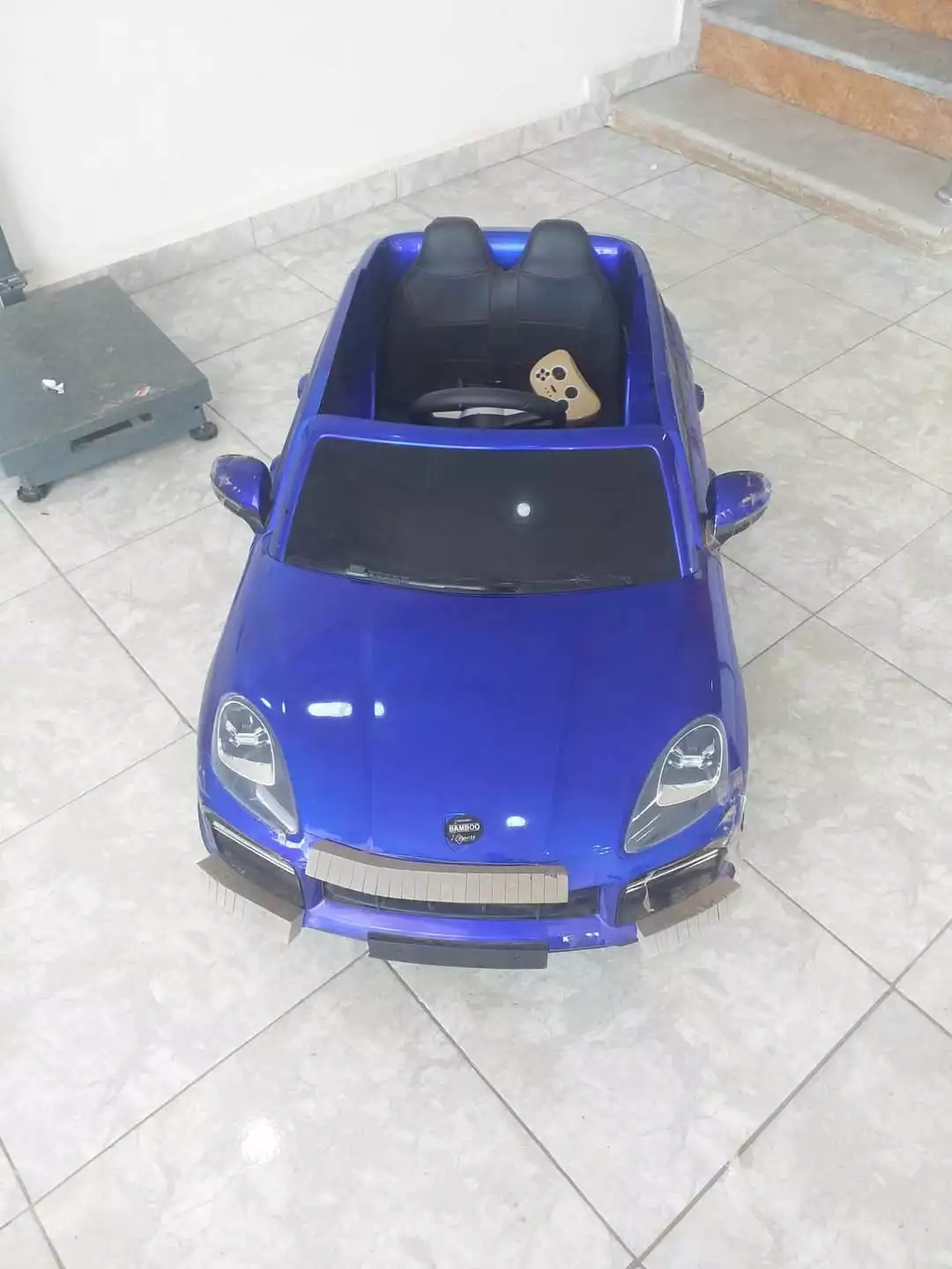 سيارة الكتروني